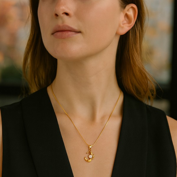 Κολιέ με ατσάλινη αλυσίδα και στοιχείο με πέρλα