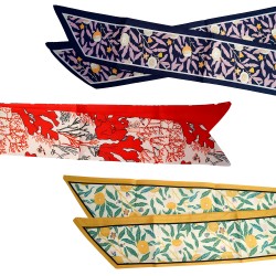 Μεταξωτό φουλάρι με αναγλυφα σχήματα